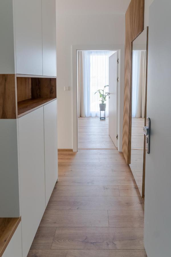 Avocado Apartment Victory Port Липтовски-Микулаш Экстерьер фото
